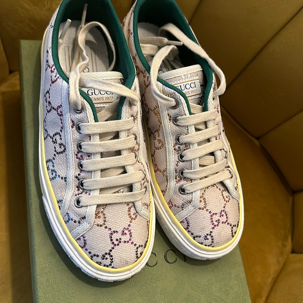 GUCCI 
GG Monogram Womens 1977 Tennis Sneakers Gardenia Silver Mystic White